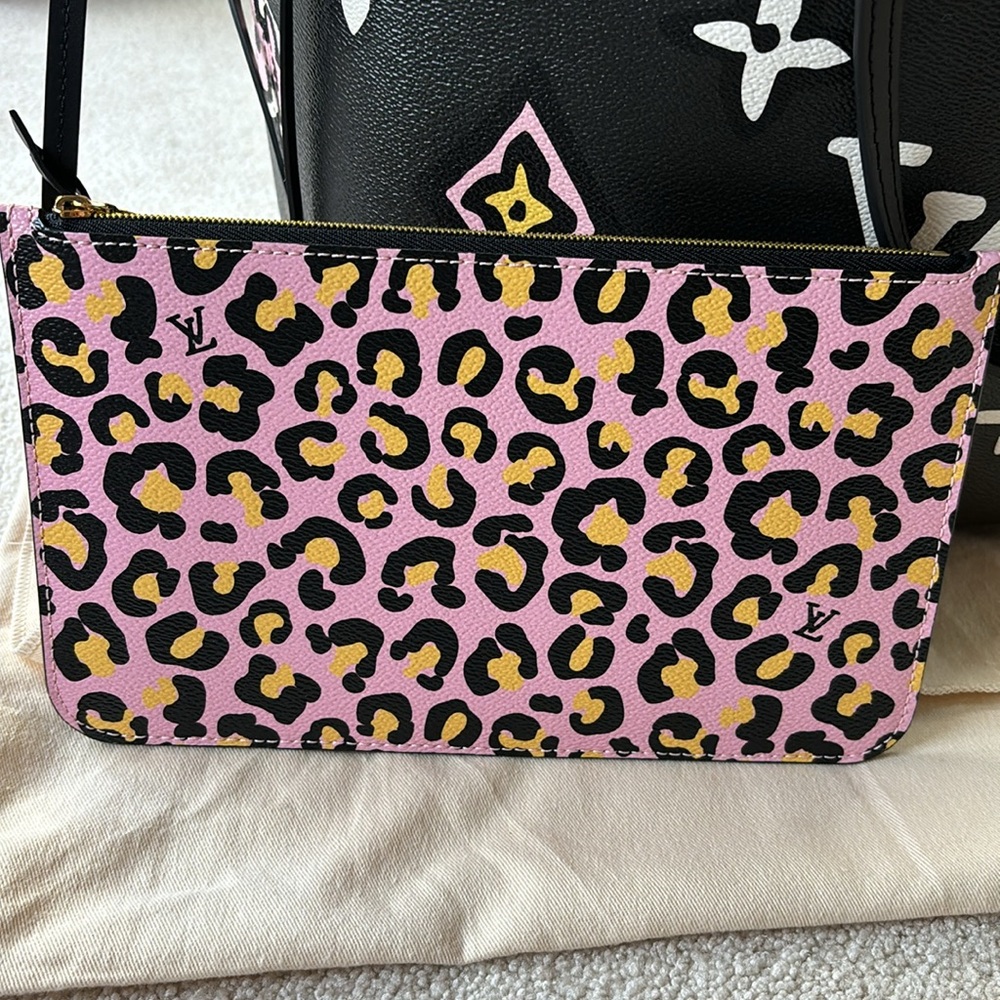 LOUIS VUITTON 
Monogram Giant Wild at Heart Neverfull MM Black - Picture 3 of 16